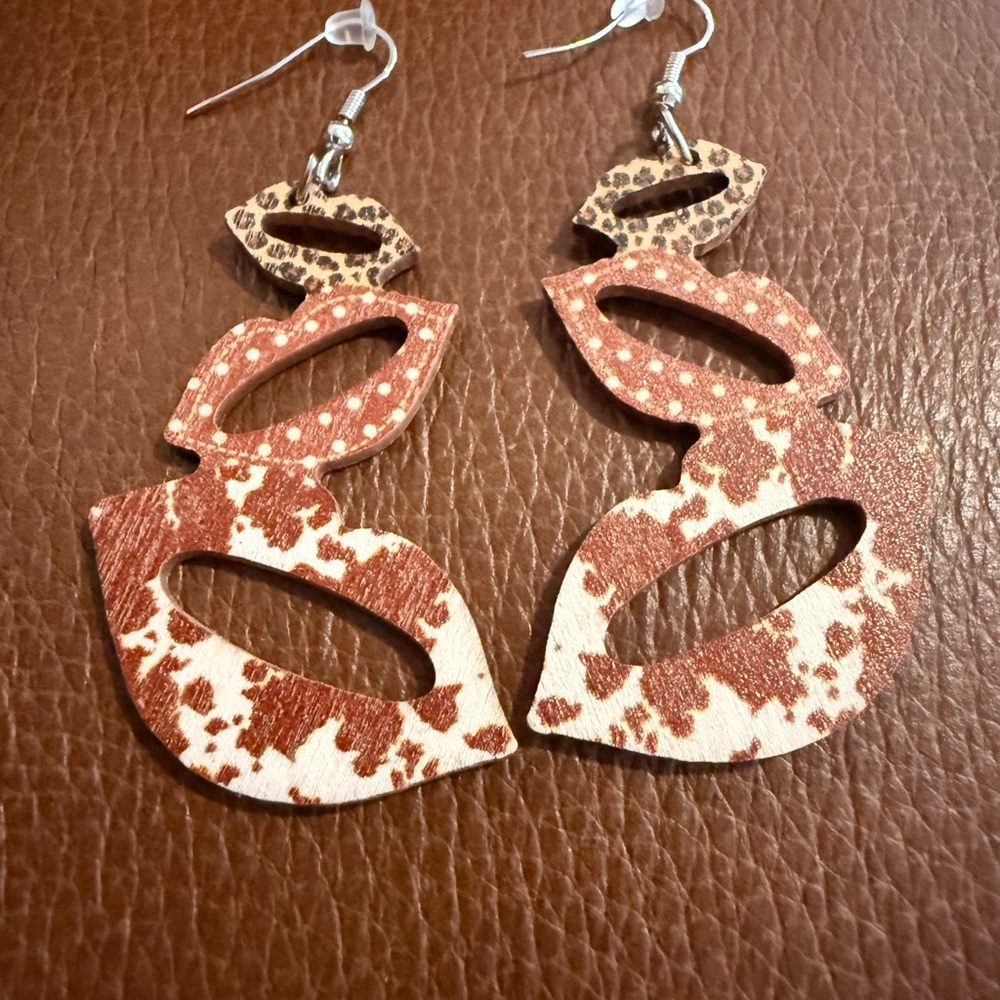 Stylish Brown and Tan Earrings